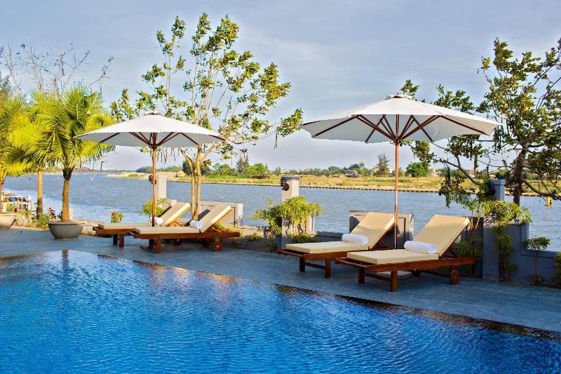 Riverside White House Villa 3