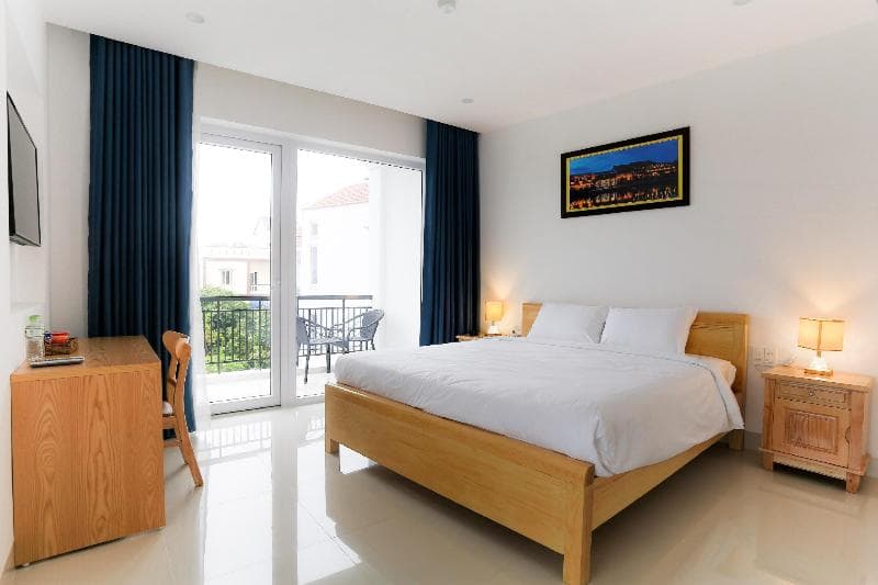 Riverside White House Villa main
