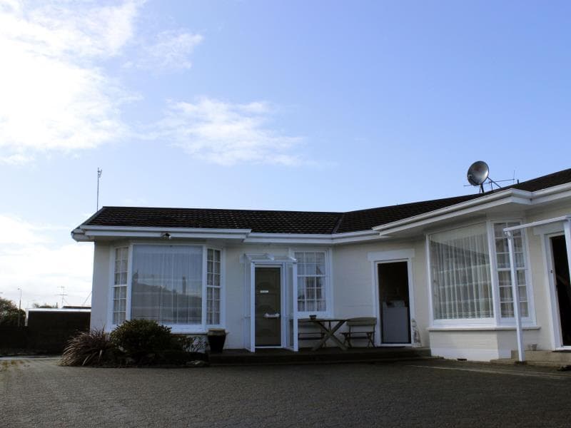Colonial Motel 3