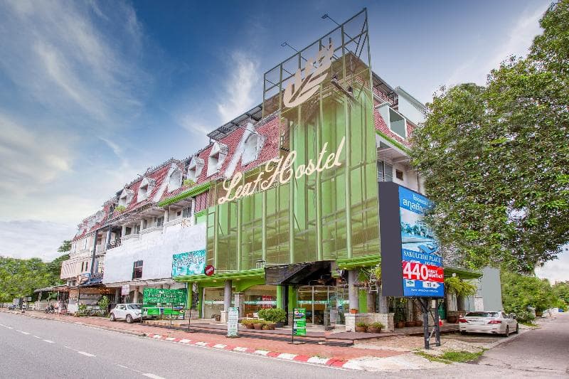 Oyo 928 Leaf Hostel 2