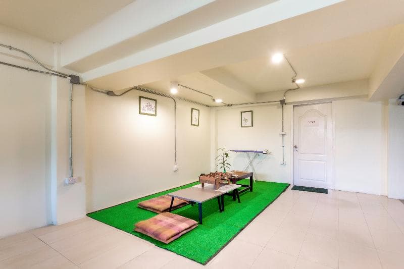 Oyo 928 Leaf Hostel 4