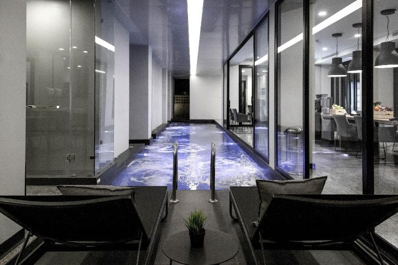 Crew Hotel 5