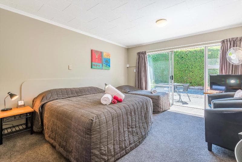 Manuka Crescent Motel main