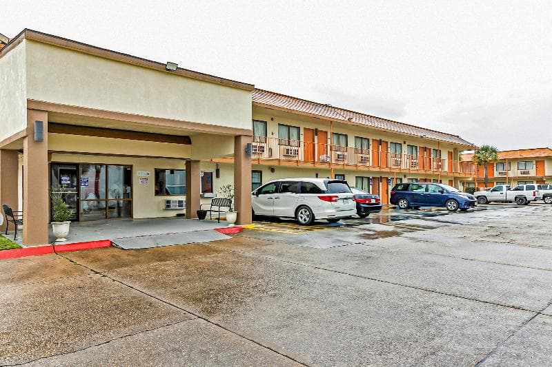 Oyo Hotel Lake Charles Hwy 10 4