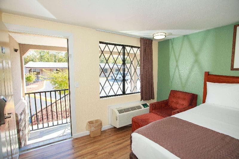Travelodge By Wyndham Macon West 5