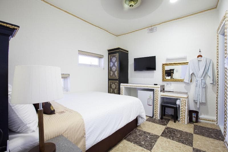 W Clark Hotel & Resort 4