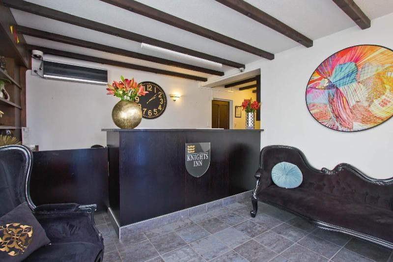 Knights Inn main