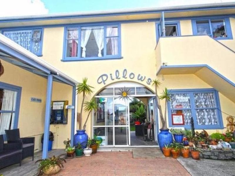 Orewa Pillows Lodge main