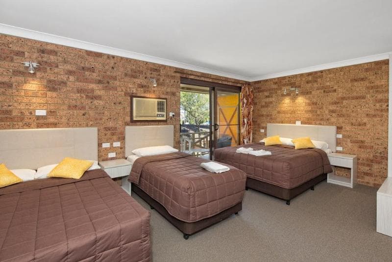 Sapphire Palms Motel 5