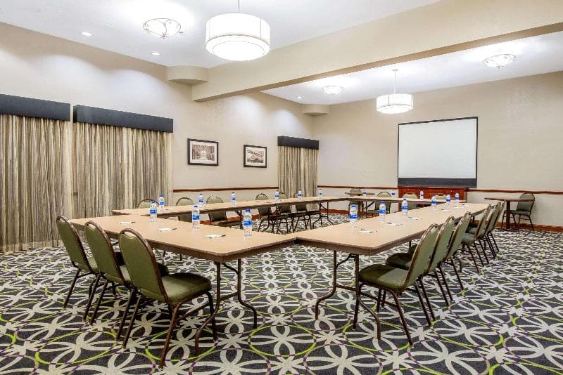 La Quinta Inn & Suites by Wyndham Gainesville photo 1
