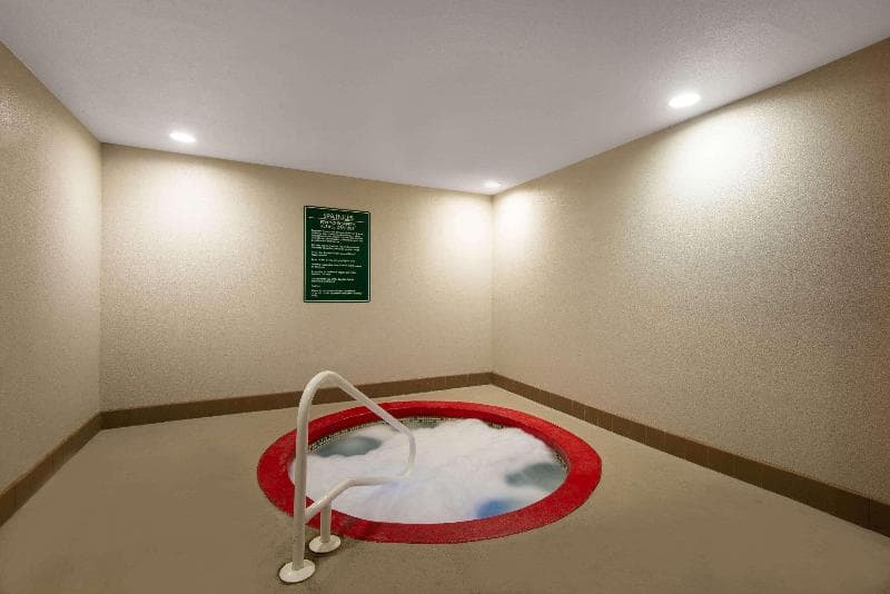 La Quinta Inn & Suites by Wyndham Harrisburg-Hershey 4