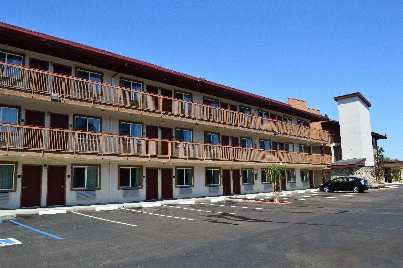 Red Roof Inn & Suites Sacramento North 4