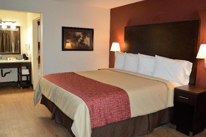 Red Roof Inn & Suites Sacramento North 5