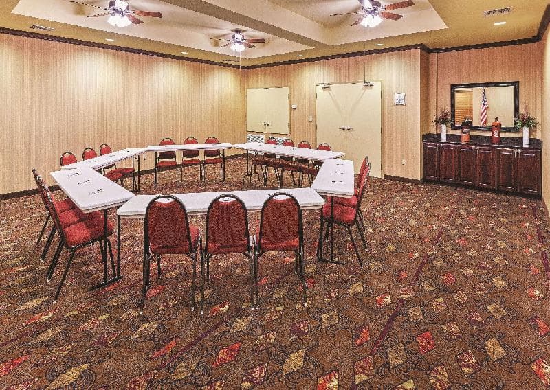 La Quinta Inn & Suites by Wyndham Eastland 1