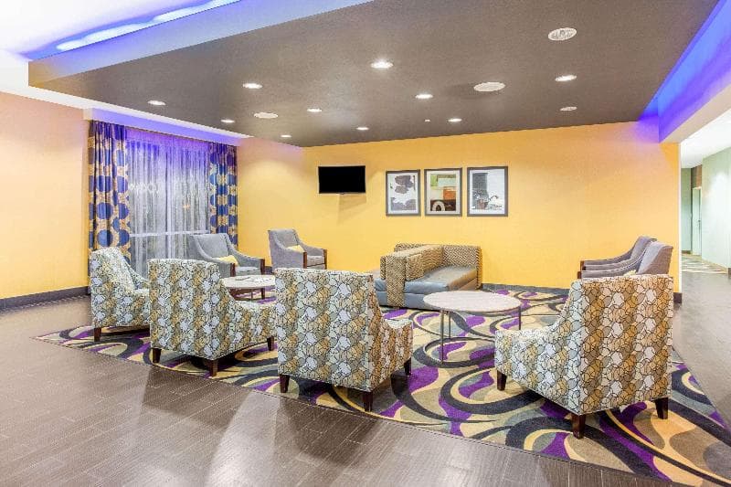 La Quinta Inn & Suites by Wyndham Luling 2