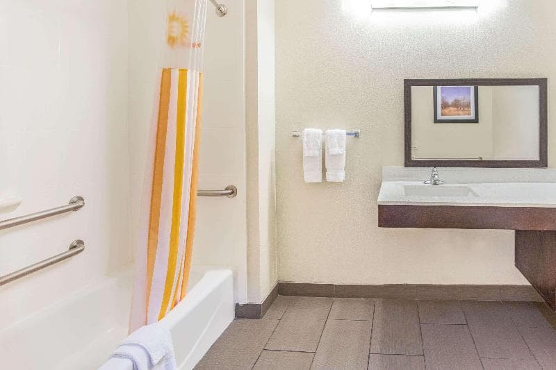 La Quinta Inn & Suites by Wyndham Luling photo 1