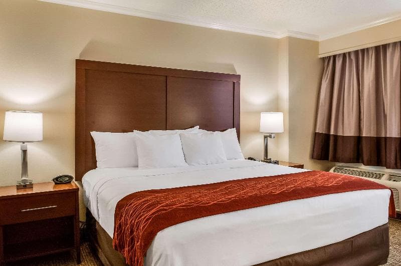 Comfort Inn & Suites At Copeland Tower 5