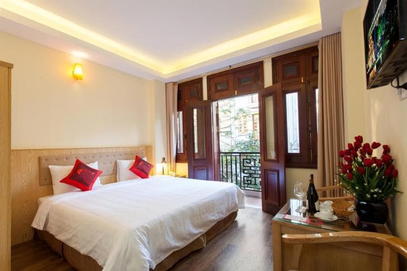 Queen Light Hotel 5