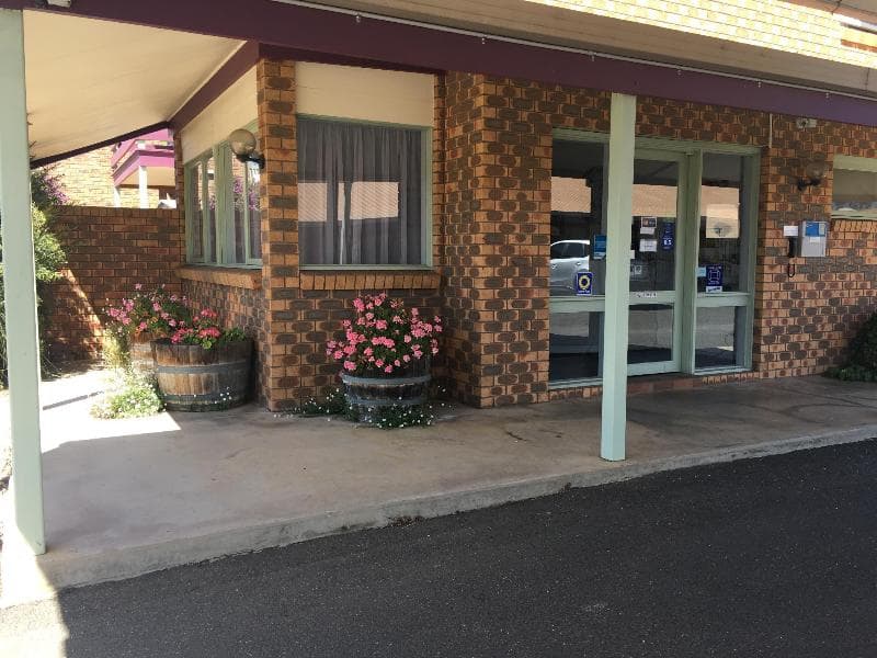 Horsham Mid City Court Motel 4