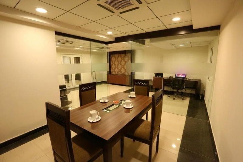 Crest Executive Suites photo 1