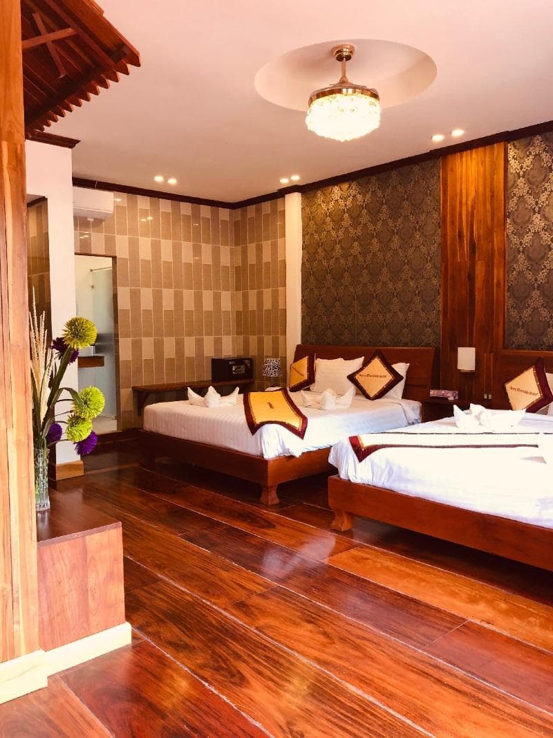 Merry Riverside Hotel main