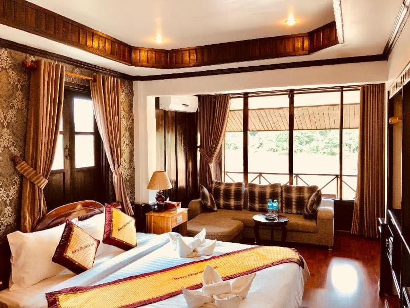 Merry Riverside Hotel 4
