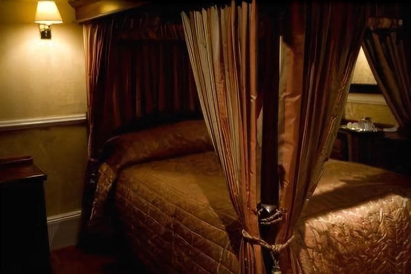 The Victoria Hotel 3
