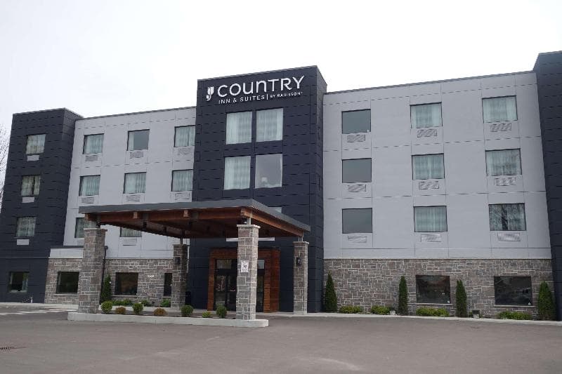 Country Inn & Suites by Radisson, Belleville, ON 4