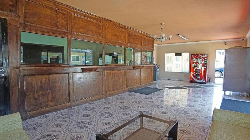 Los Angeles Inn & Suites Lax 2