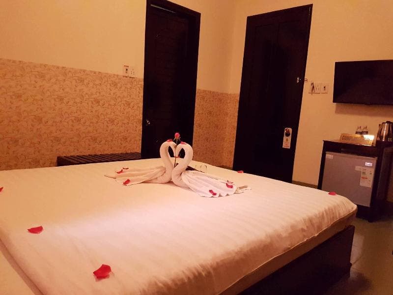Jade Hotel main