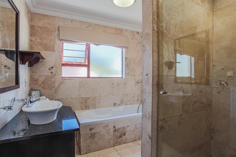 Sunninghill Guest Lodge main