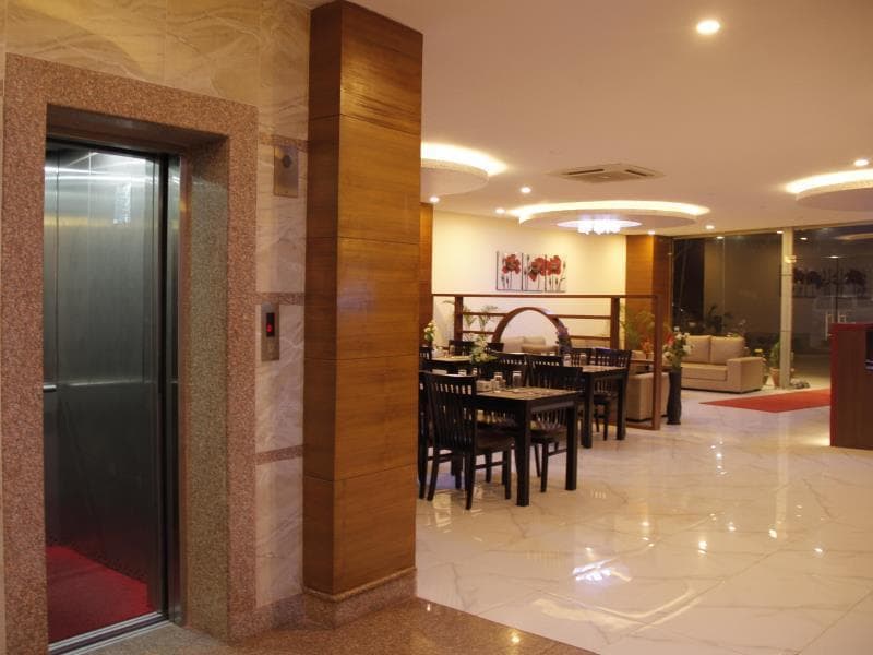Hotel Regal Airport main