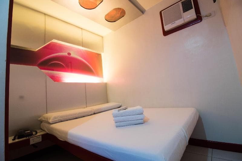 Astrotel Cubao 4