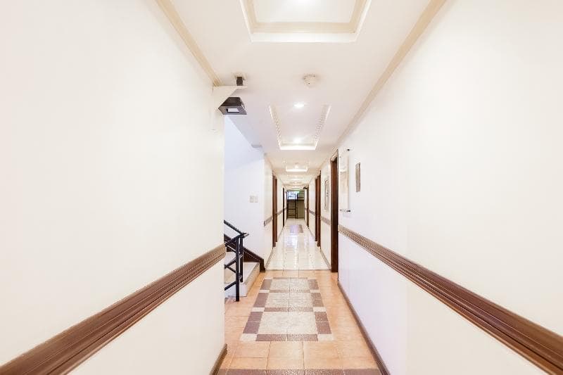 Oyo 406 Royal Parc Inn & Suites 2