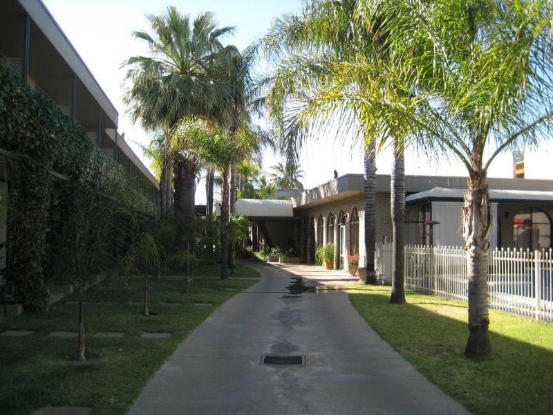 Sandors Motor Inn 2