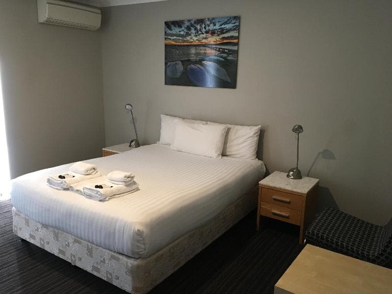 The Premier Hotel 3