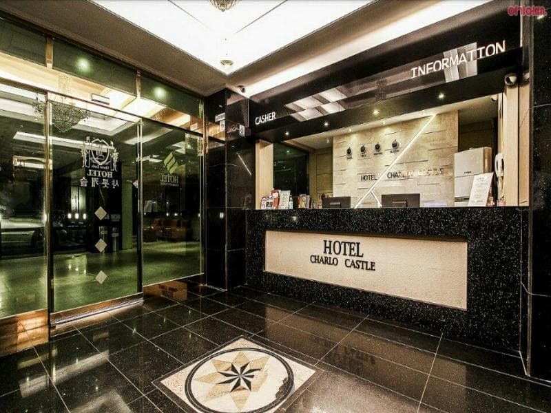 Charlot Castle Hotel main