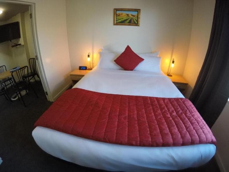 Colonial Village Motel 4
