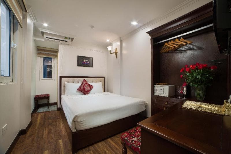 Golden Sail Hotel main