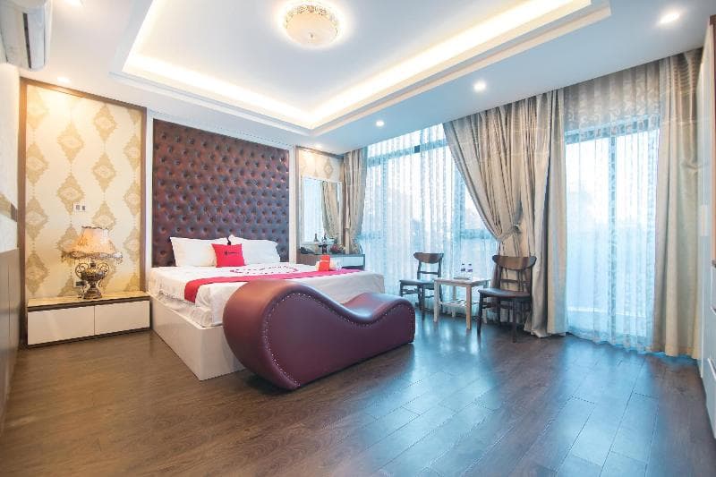 The Royal Hotel main