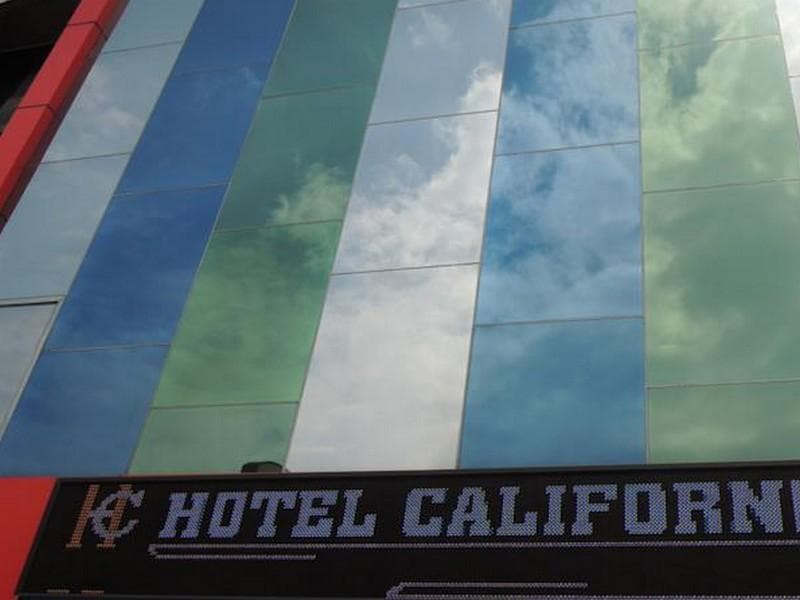 California Hotel 3