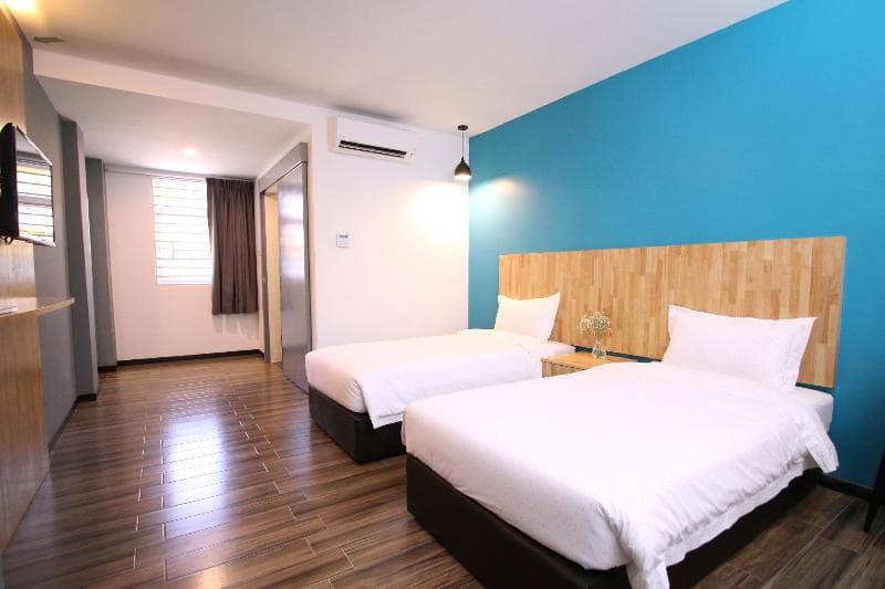 3-Plus Hotel 4