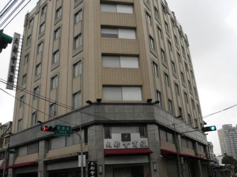 Metropolis Hotel 3