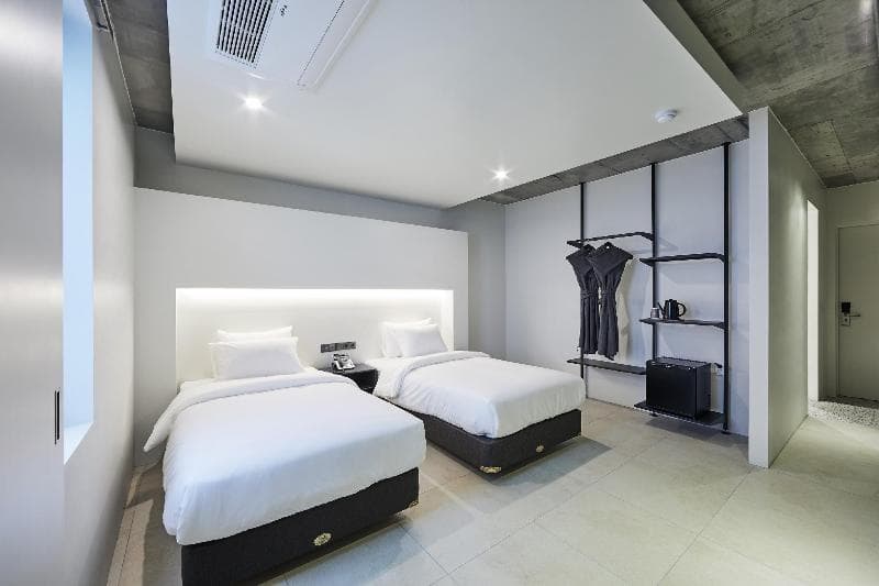 Hotel Intro 5