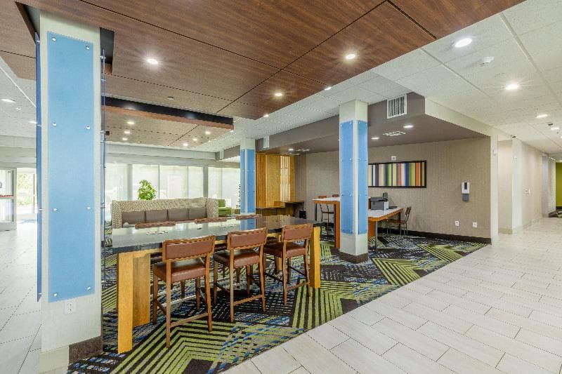 Holiday Inn Express & Suites Lindale 5