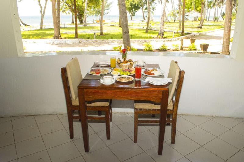 Antonio Beach Hotel And Spa 4