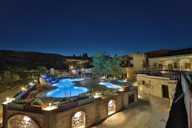 Holiday Cave Hotel 4