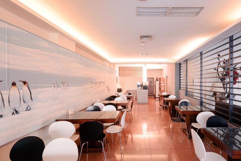 Waugh Den Business Hotel main