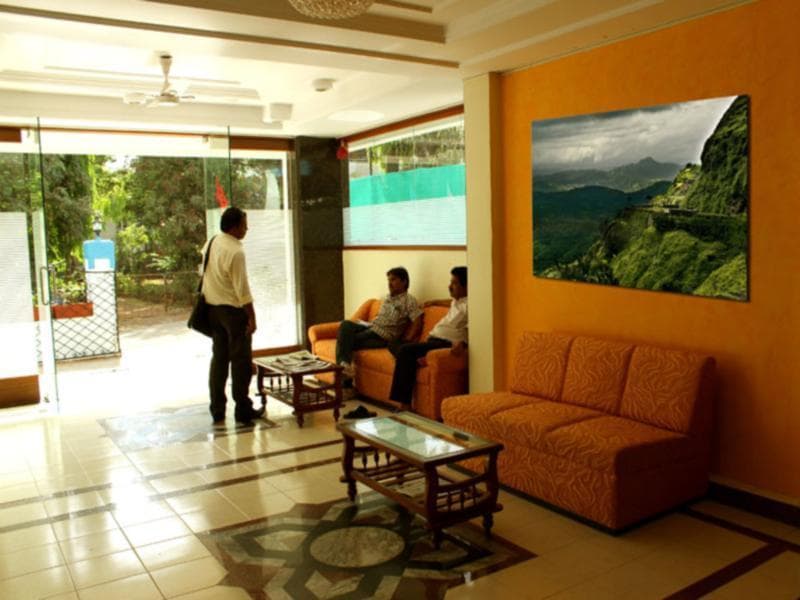 Sunrise Hill Resort main