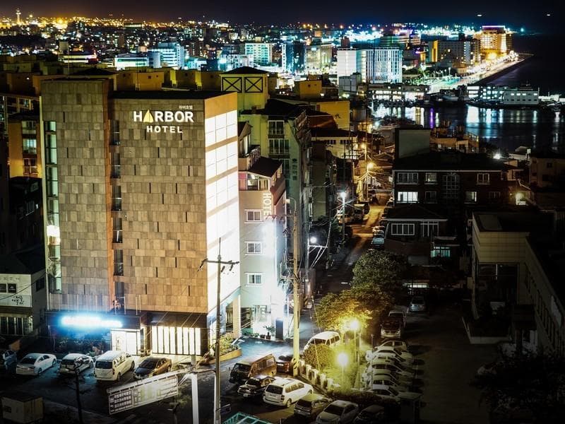 Harbor Hotel main
